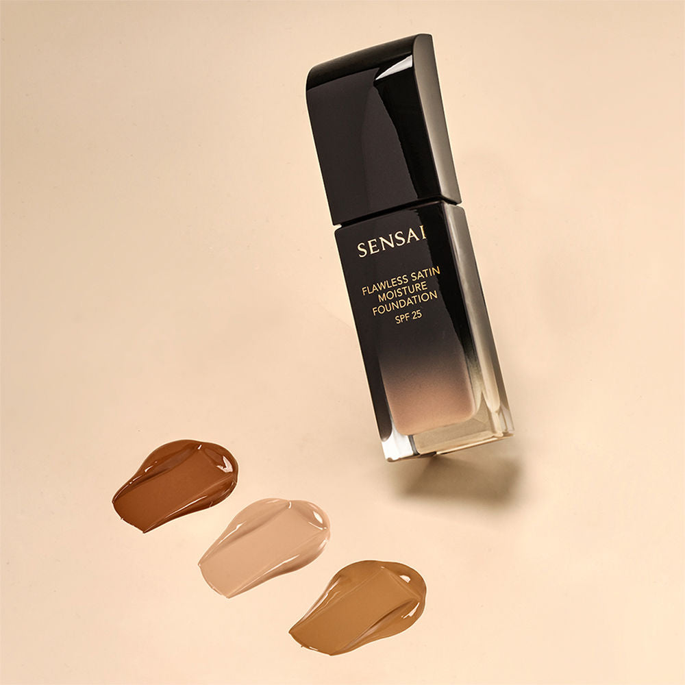 SENSAI Flawless Satin Moiture Foundation SPF25 FS202 Ochre Beige 30ml