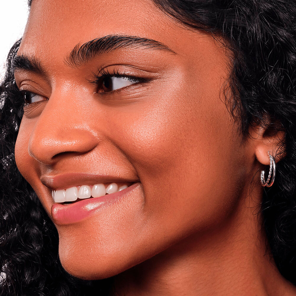 Essence Touch Bouncy Glow Soft Highlighter 
